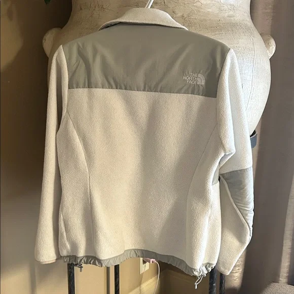 The North Face Women's Gray and White Ski Jacket - Picture 5 of 5